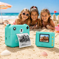 Trois fillettes à la plage avec appareil photo instantané turquoise imprimant photo groupe