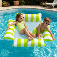 Matelas gonflable piscine rayures vert blanc enfants jouant été