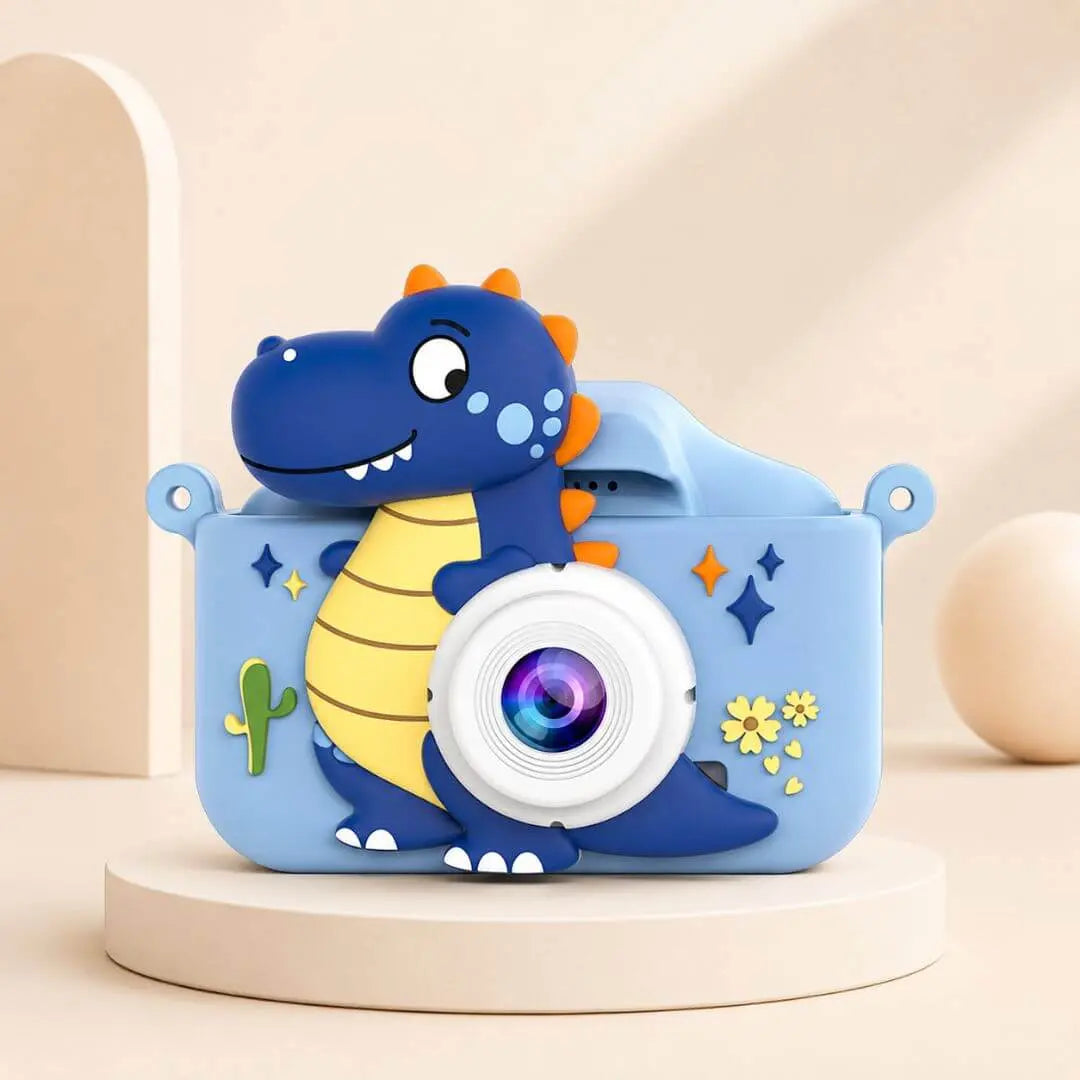 Vue avant et arrière de l’appareil photo enfant double objectif avec écran couleur, boutons de commande et coque dinosaure bleue.