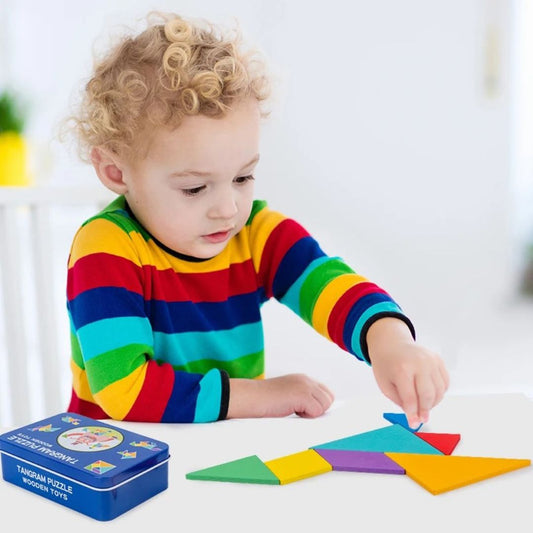 tangram-montessori-enfant-joue